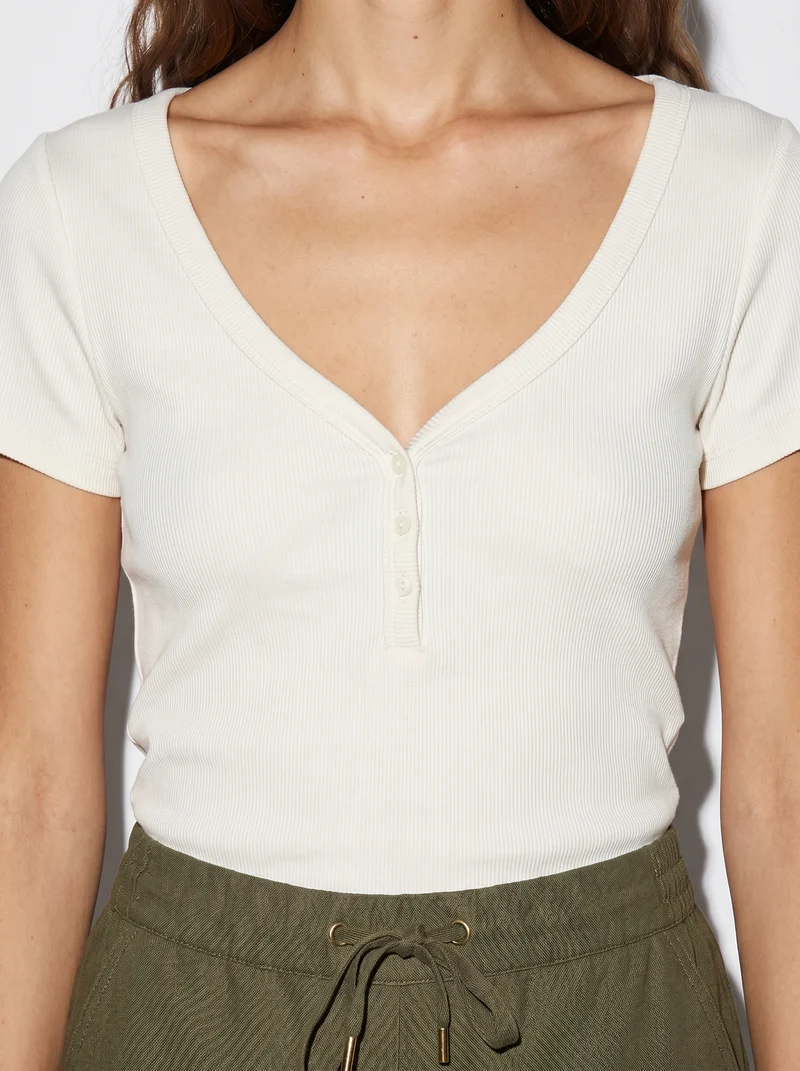 T-Shirt in Cotone con Scollo a V e Bottoni - Bianco latte