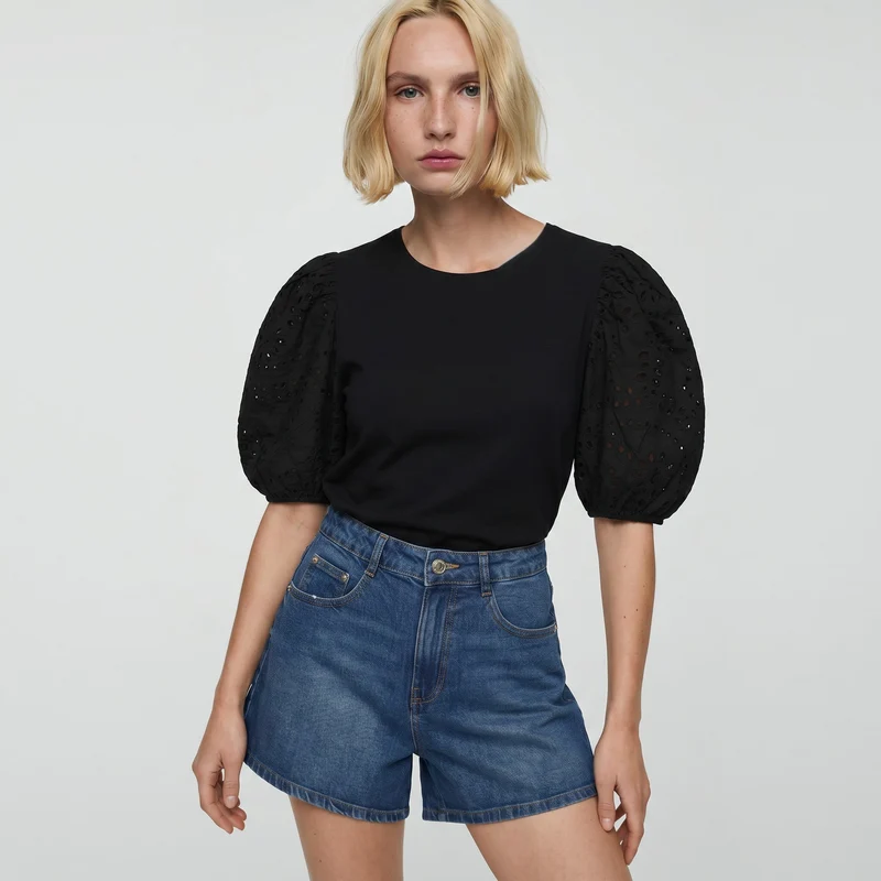 T-shirt in cotone con maniche in pizzo - Nero