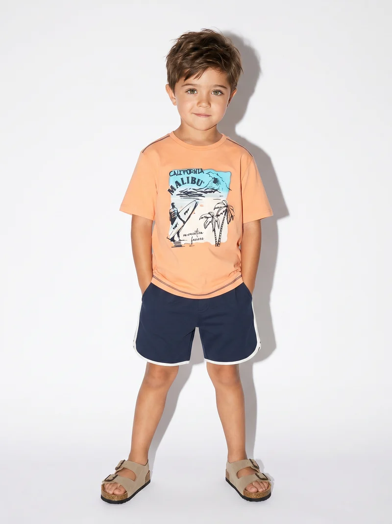 T-shirt con stampa frontale trendy e casual - Pesca