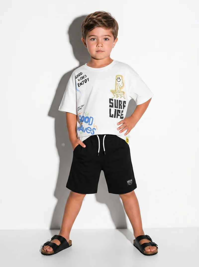 T-shirt surf graffiti over con stampa maxi - Bianco