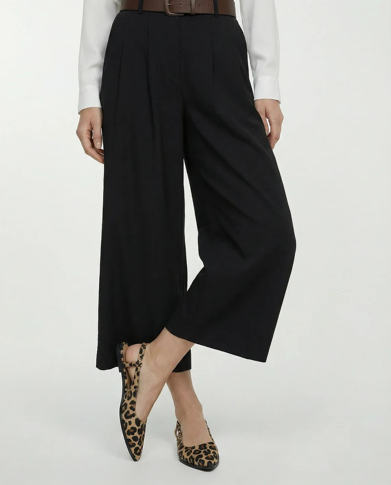 Pantaloni con pieghe e cintura - Nero