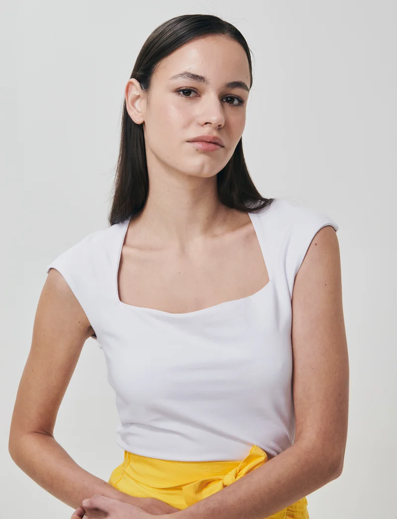 T-Shirt Slim con Spalla Scesa e Scollo Quadrato - Bianco