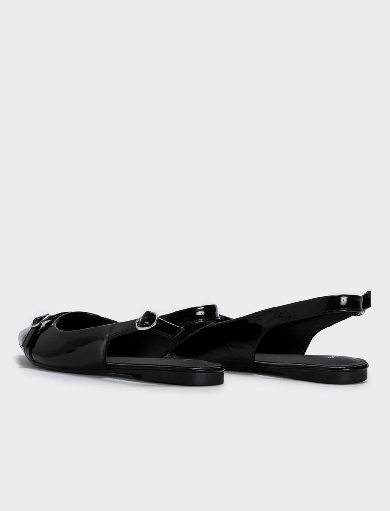 Slingback in vernice nera con cinturino - Nero