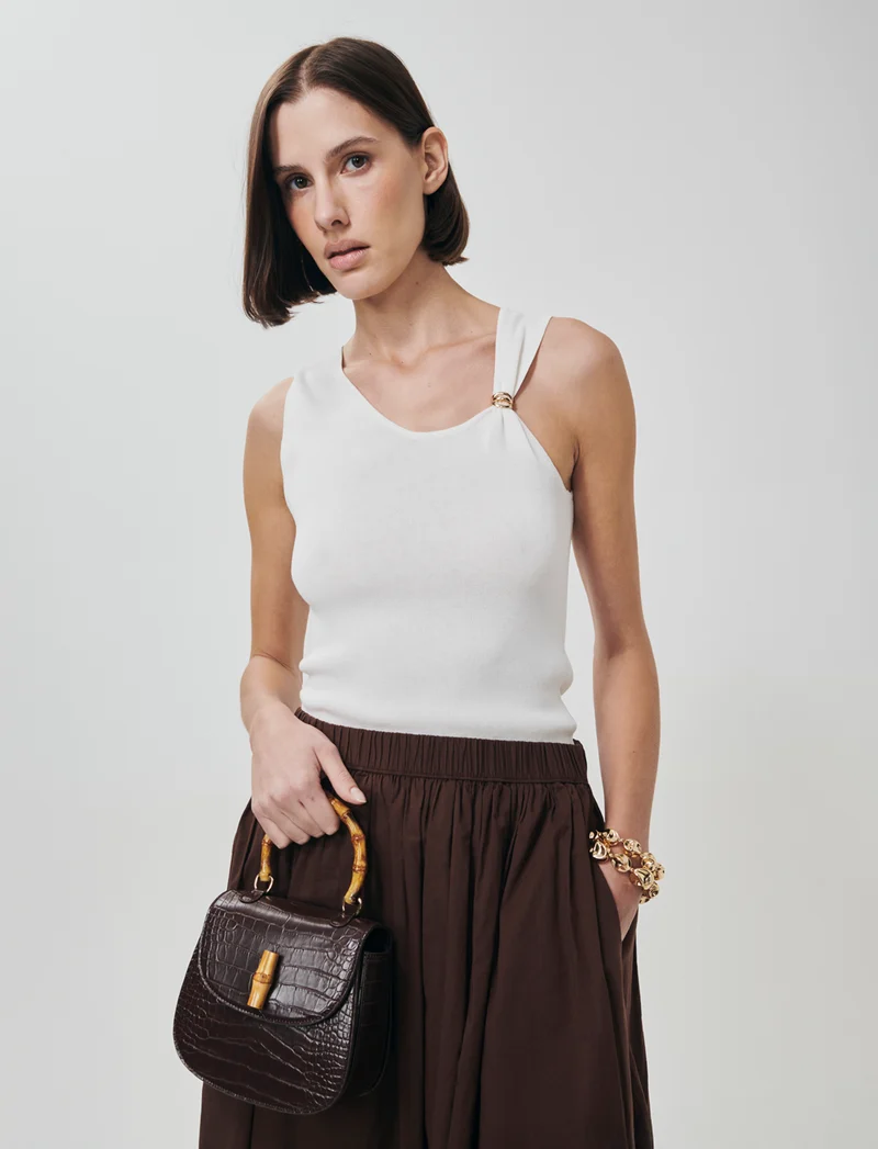 Top in Maglia con Scollo Asimmetrico e Gioiello - Avorio