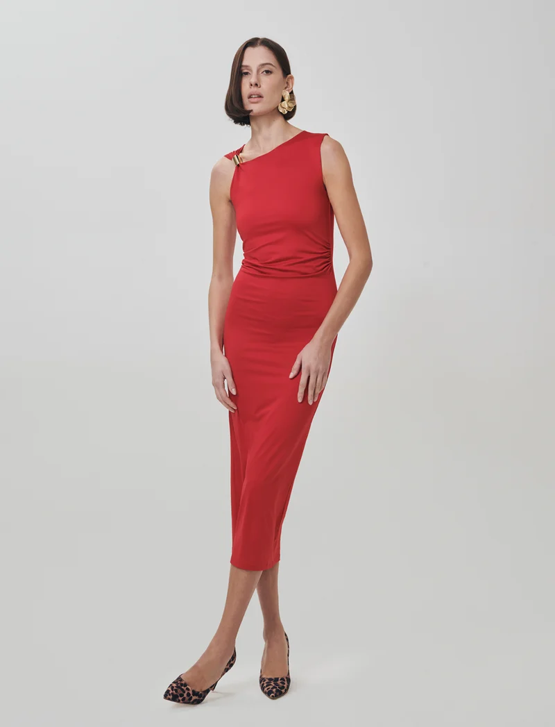 Vestito lungo asimmetrico con gioiello - Rosso