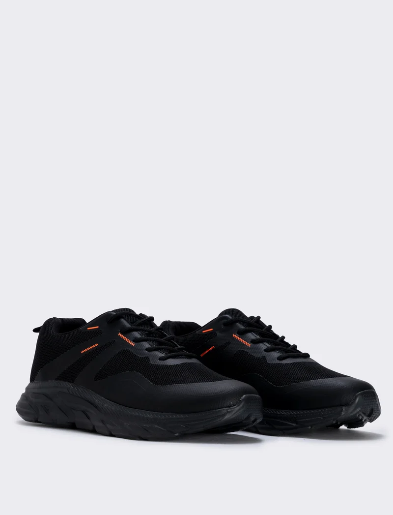Scarpa sportiva nera in tessuto tecnico - Nero