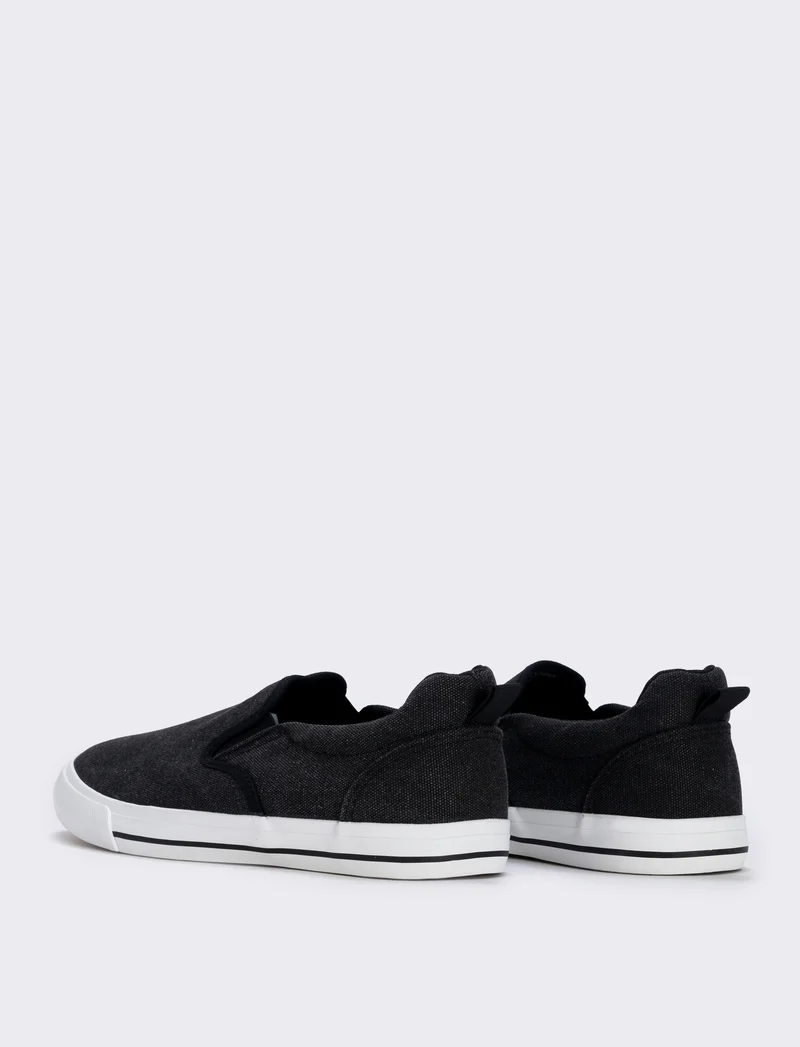 Slip-on in tela disponibili in due colori - Nero