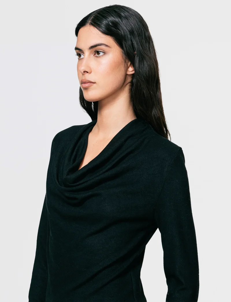 Maglia in tessuto morbido con scollo drappeggiato - Nero