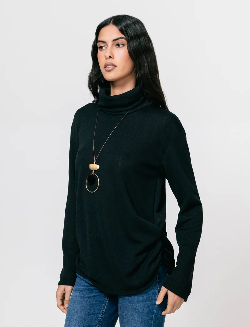 Tshirt manica lunga con collo alto in tessuto pesante con collana - Nero