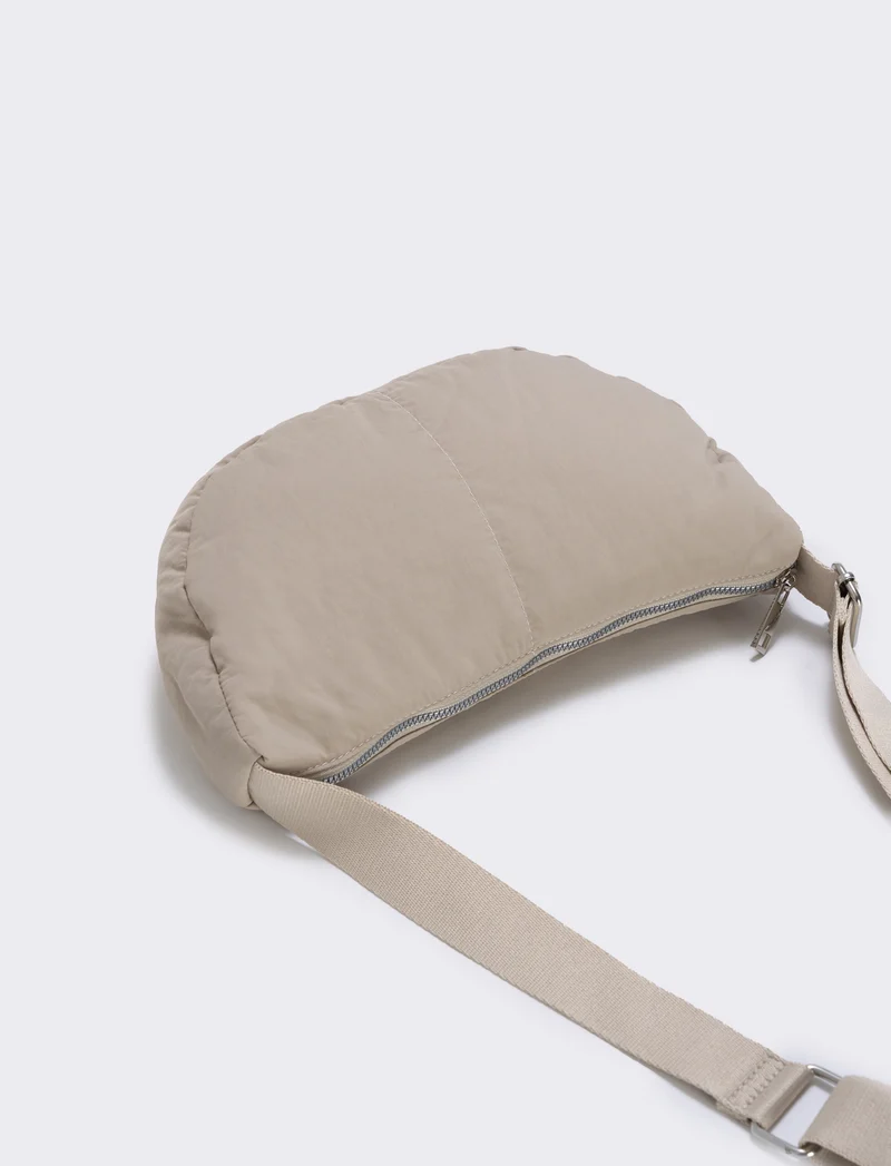 Borsa mezzaluna in nylon con tracolla - Beige