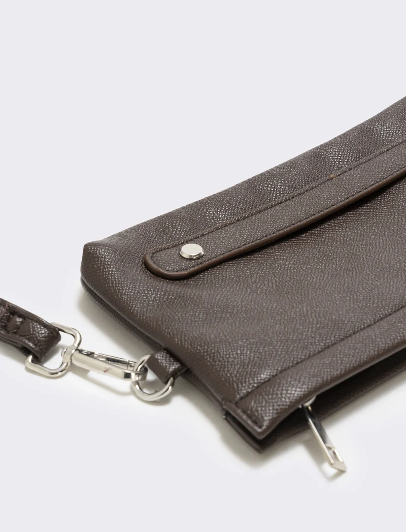 Pochette uomo con zip elegante e pratica - Moro