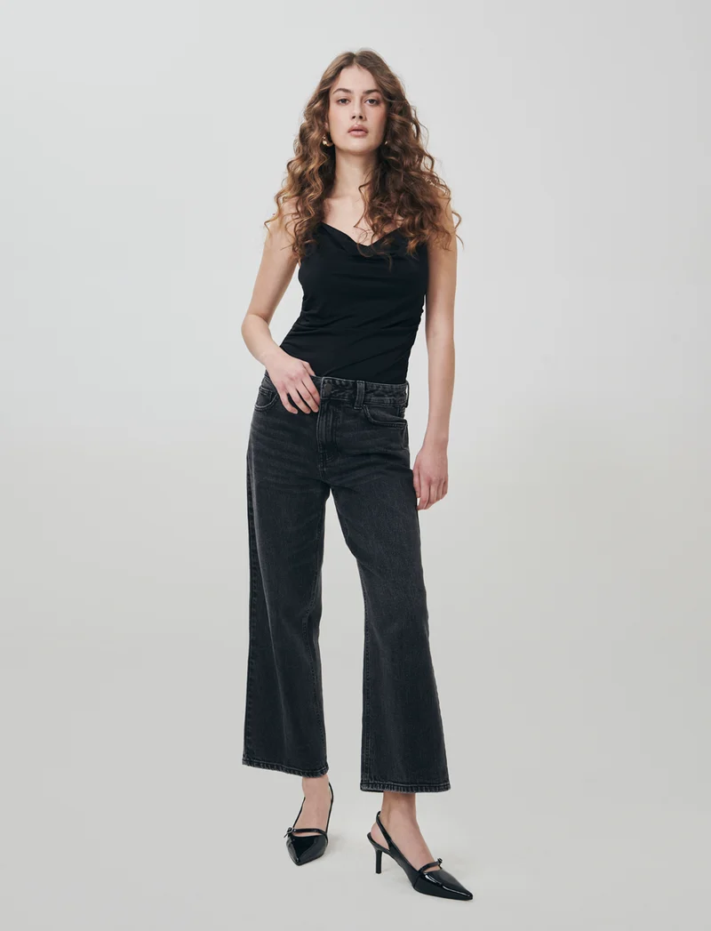 Body con spalline e scollo morbido - Nero