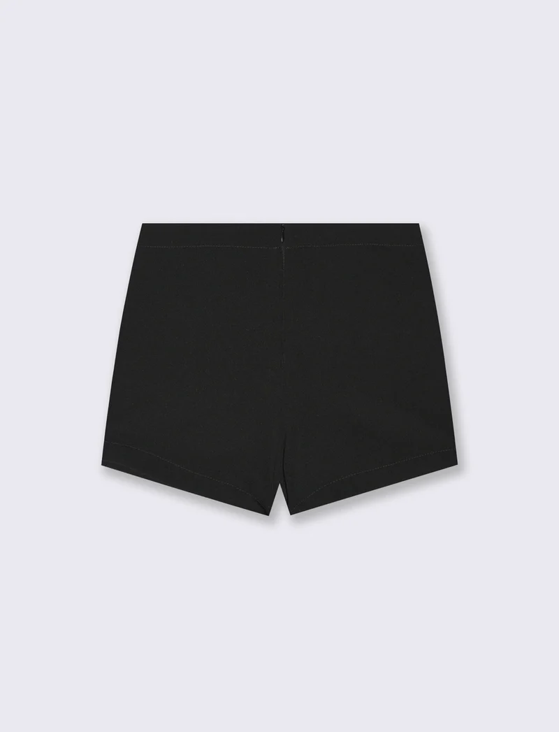 Short elegante con bottoni gioiello e pannelli - Nero