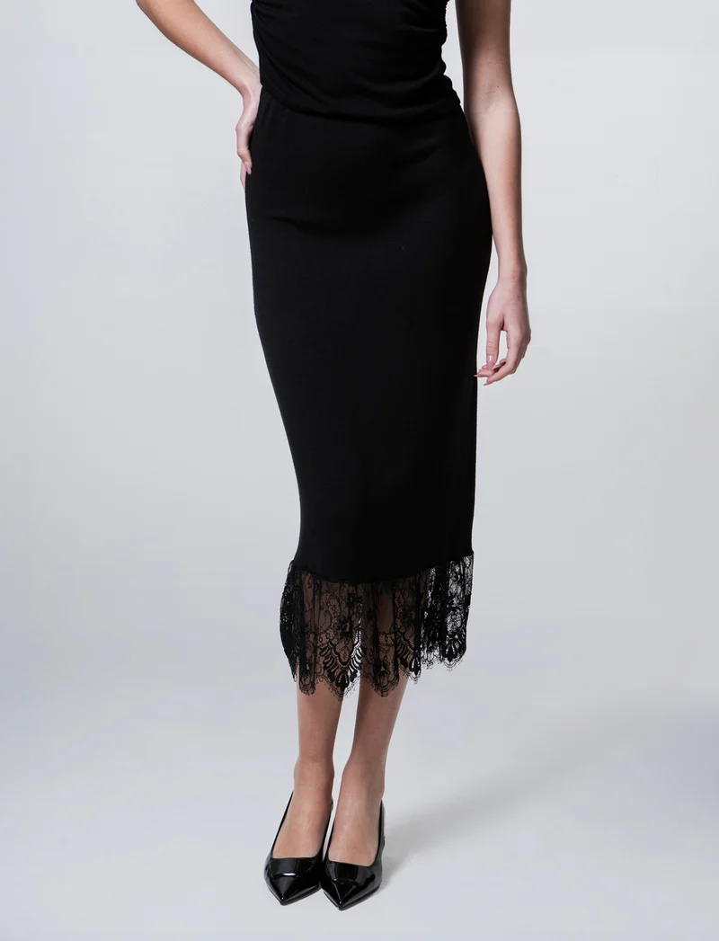 Gonna lunga in maglia con pizzo al fondo - Nero