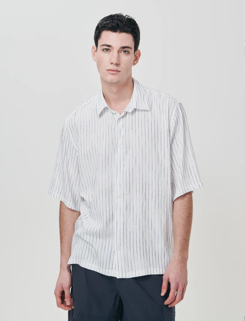 Camicia boxy fit a righe ricamate - Bianco