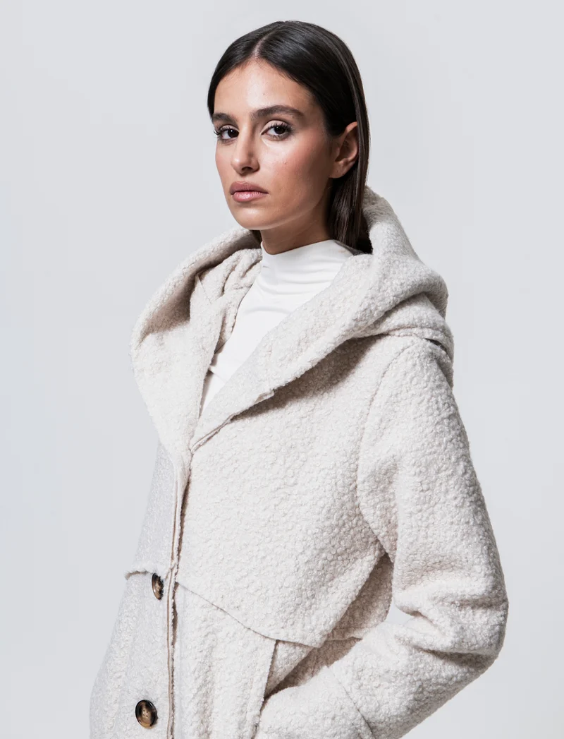 Cappotto su tessuto bouclè con cappuccio - Vaniglia