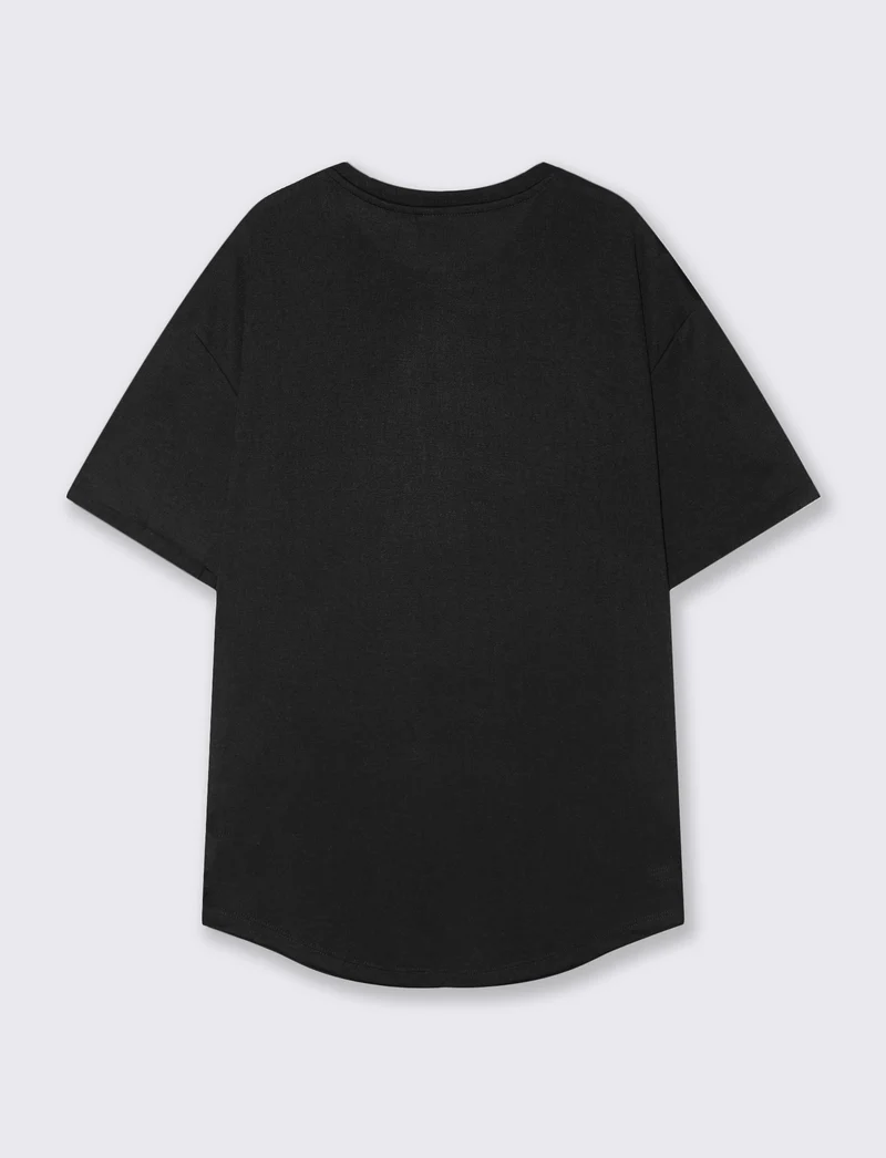 T-shirt girocollo loose fit con fondo stondato - Nero