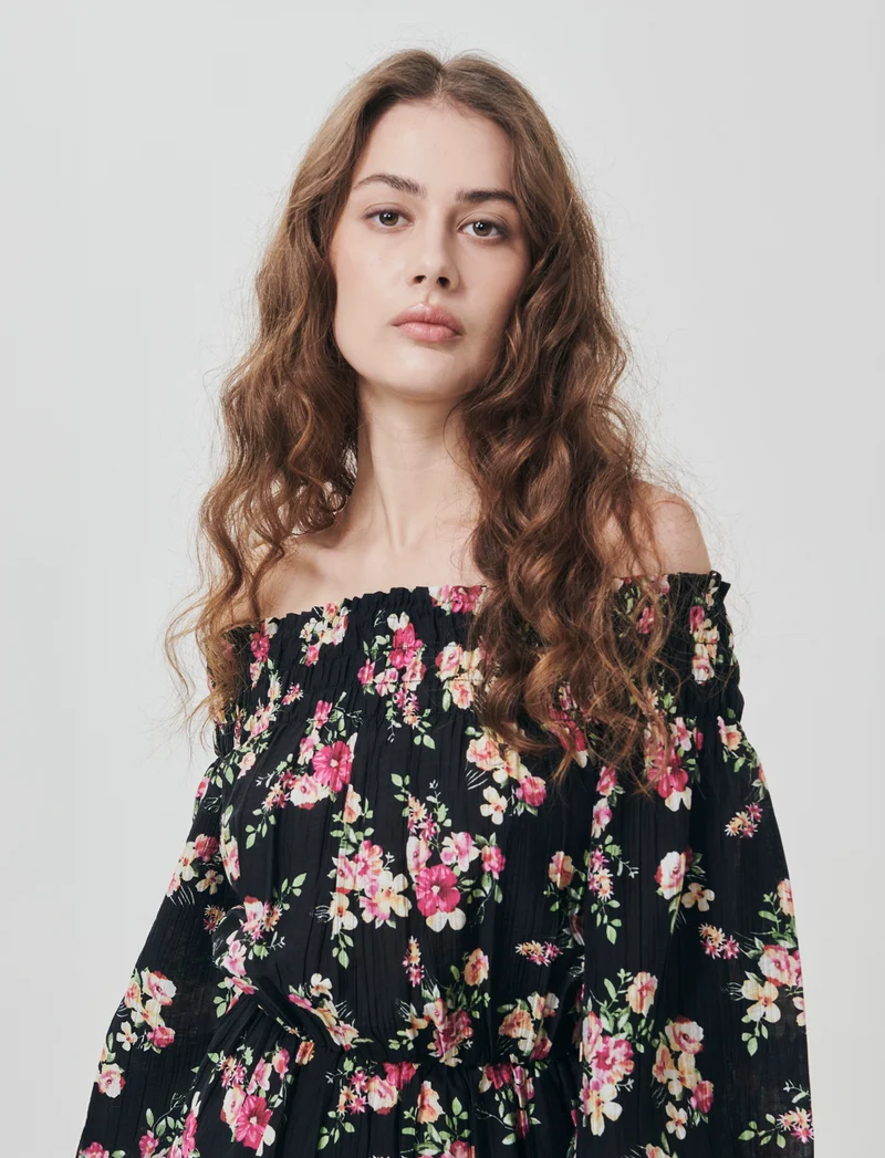 Vestito corto con smock e maniche lunghe - var 2