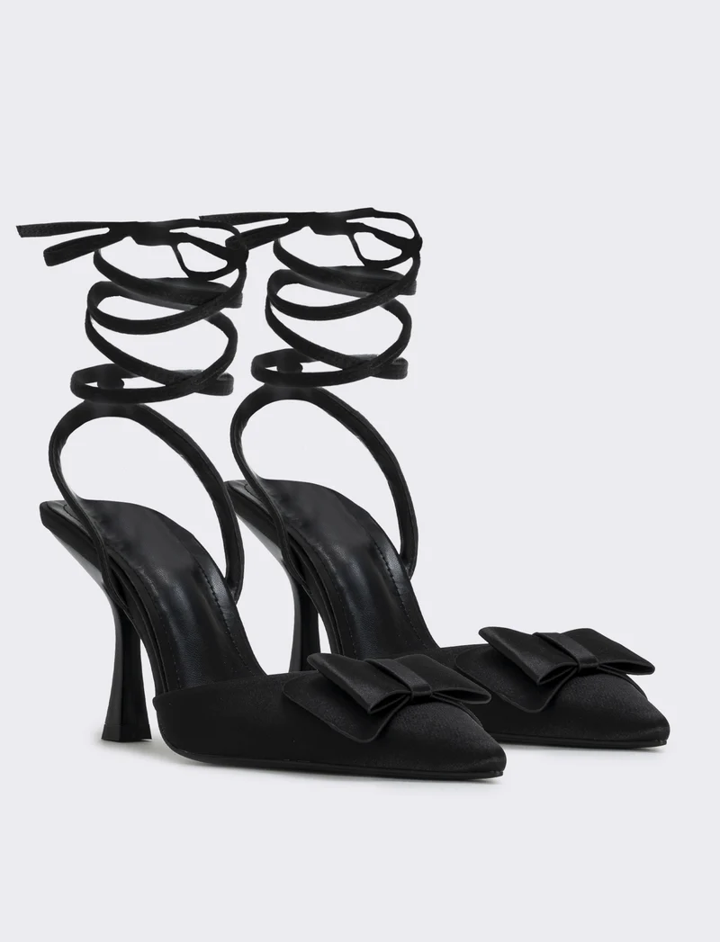 Décolletè in satin con laccio e fiocco - Nero