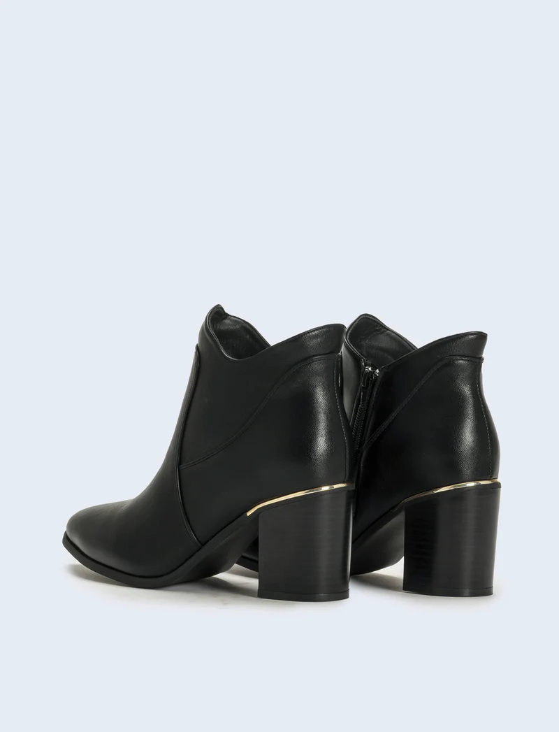 Tronchetto da donna con scollo particolare - Nero