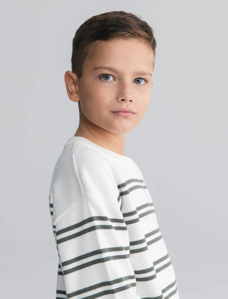 Maglia rigata girocollo in cotone comoda - Bianco latte