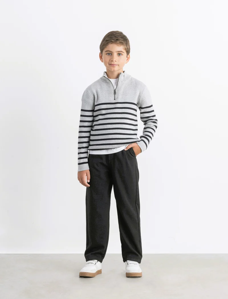 Pantalone con pence. - Grigio