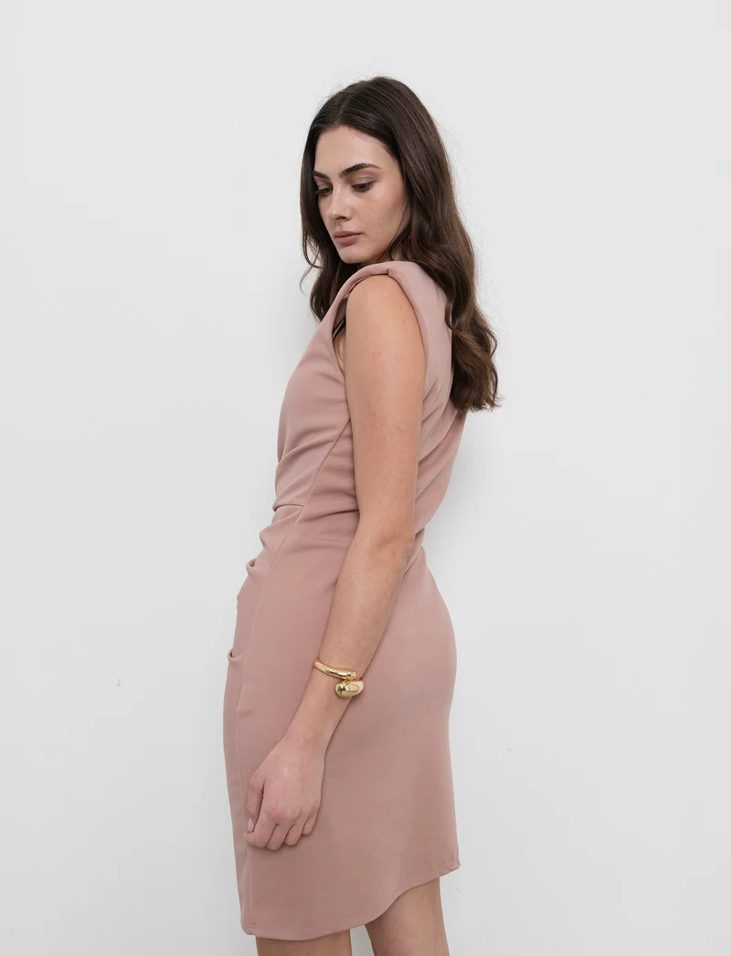 Vestito in tessuto elastico, arriccio sul fianco. - Rosa