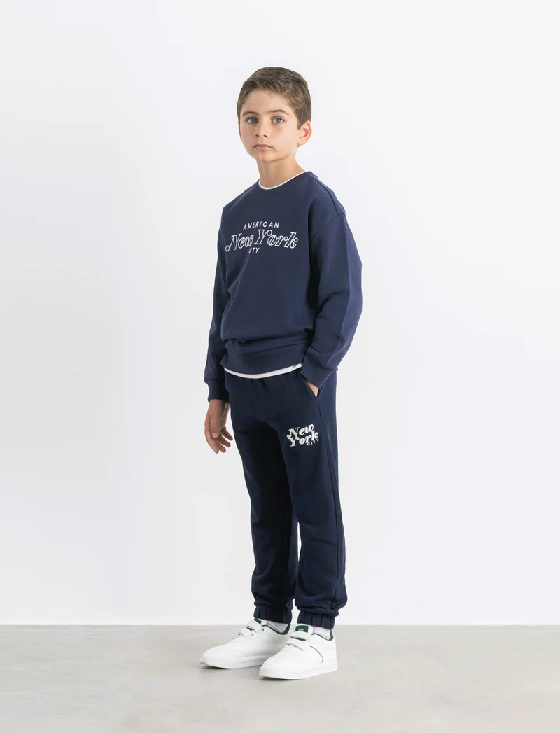 Jogger con ricamo college. - Blu