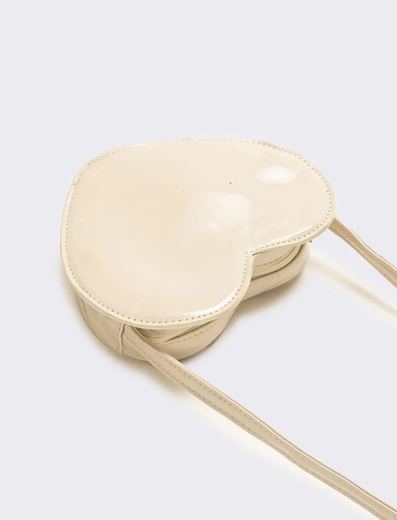 Tracolla a cuore in vernice - Beige