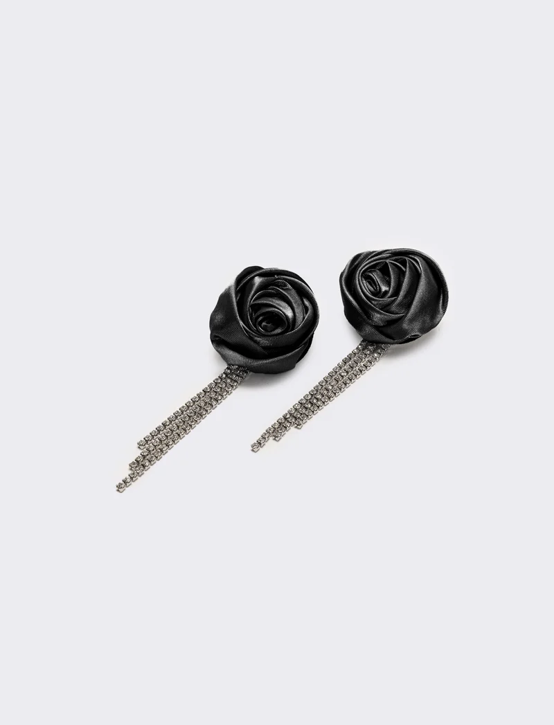 Orecchino con rosa in tessuto e strass - Nero