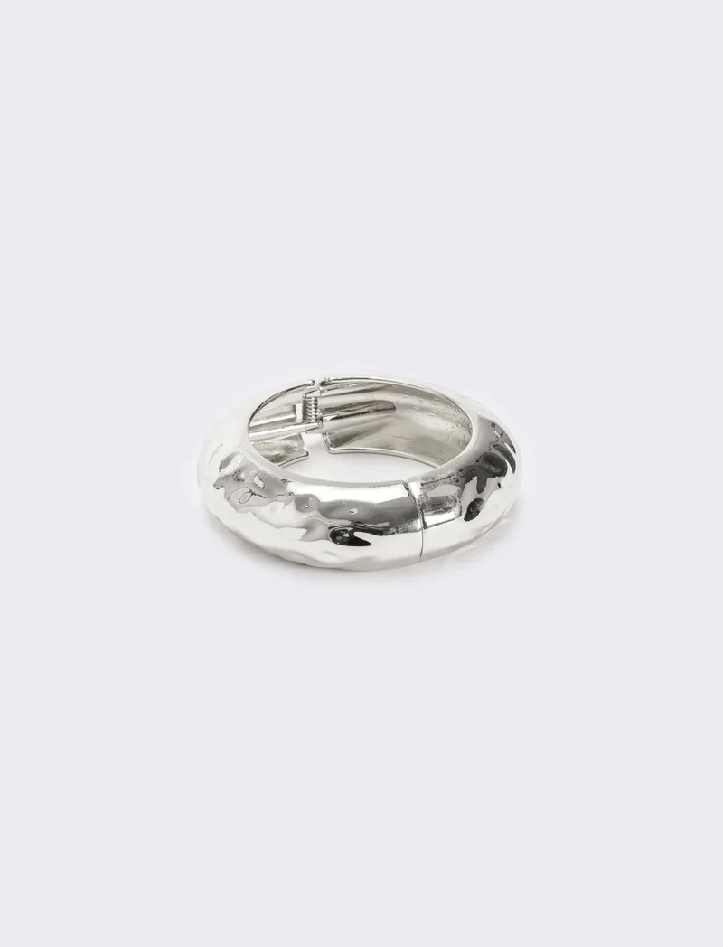 Bracciale rigido martellato chiusura a scatto - Argento