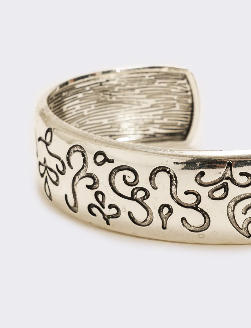 Bracciale rigido bombato con dettagli - Argento