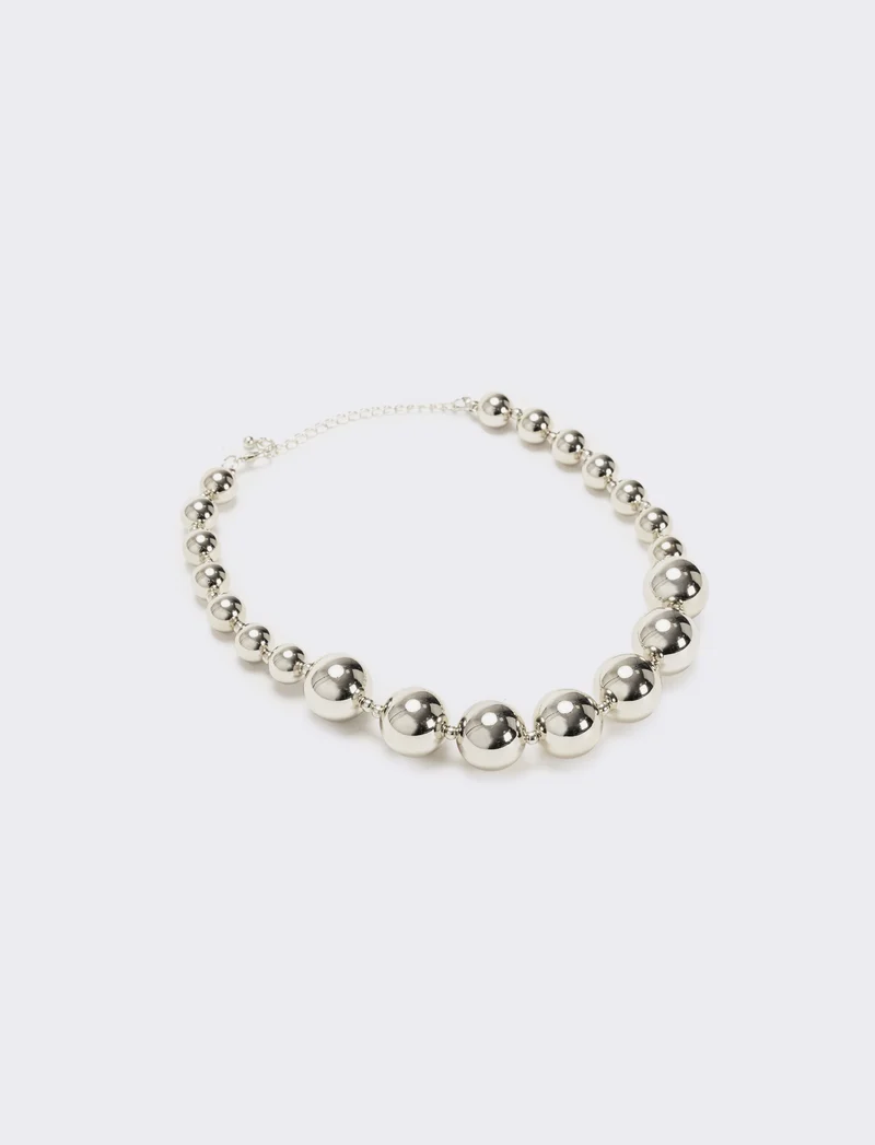 Collana con perle metal di varie dimensioni - Argento