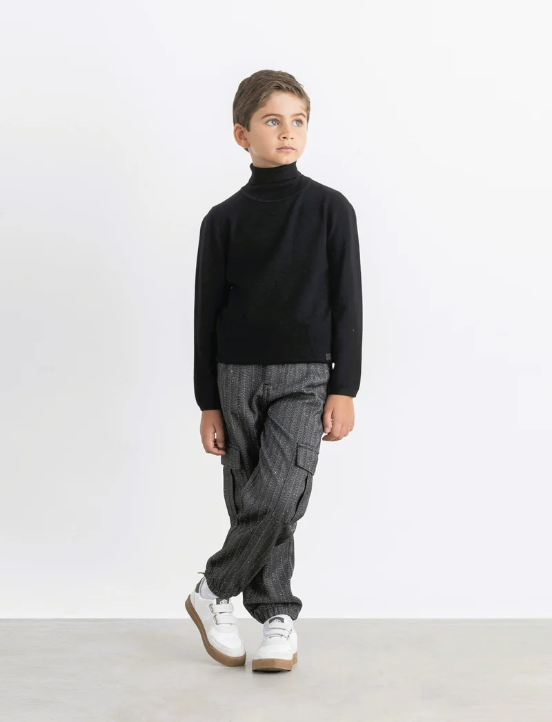 Pantalone in tessuto spigato. - Grigio