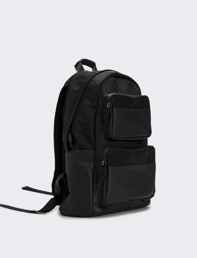Zaino uomo con tasche doppio cursore e tirazip gommato - Nero