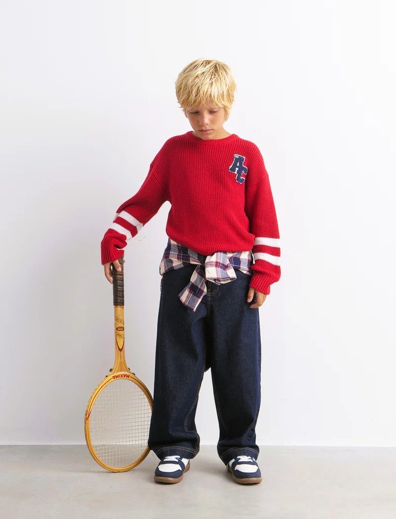 Maglione stile college con patch. - Rosso