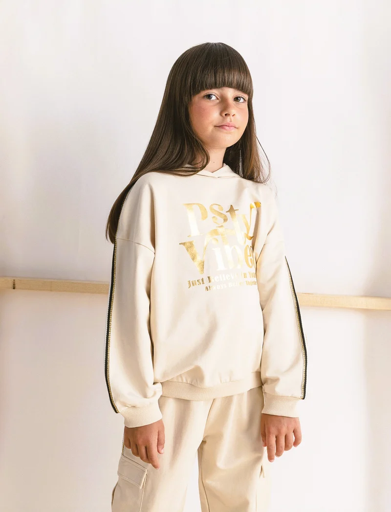 Felpa con nastro a righe brillantinato e stampa lucida - Beige