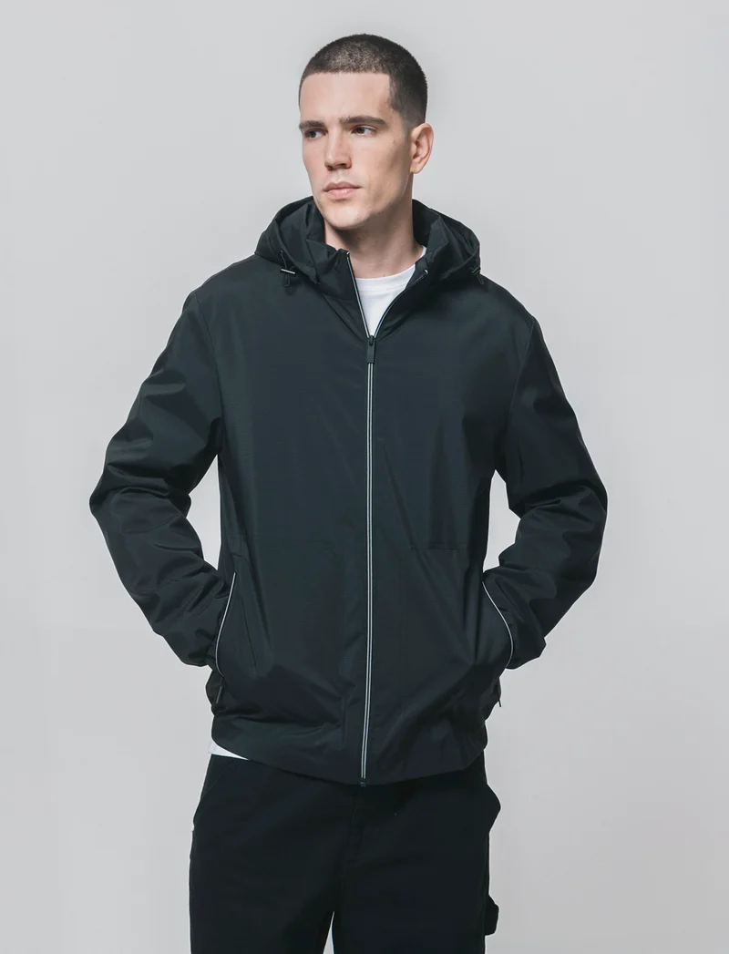 Giubbotto Antivento con Cappuccio Regolabile - Nero