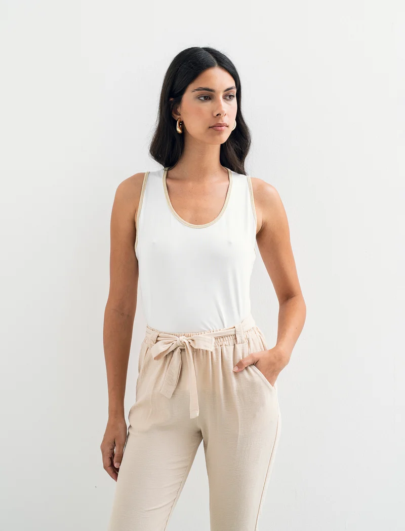 TOP VISCOSA CON DETTAGLI A CONTRASTO LUREX - Bianco latte