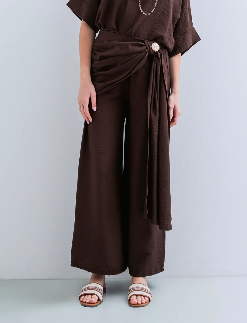 Pantalone largo con fusciacca e bottone - Moro