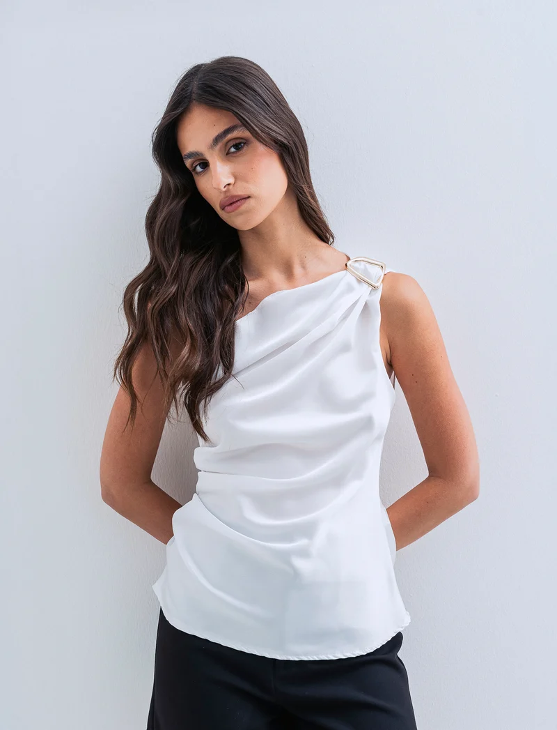 Top raso monospalla con accessorio - Bianco
