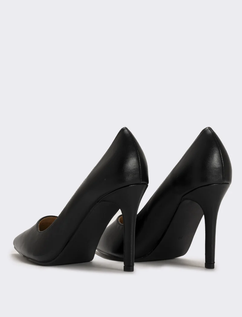 Décolletè: tre varianti chic - Nero