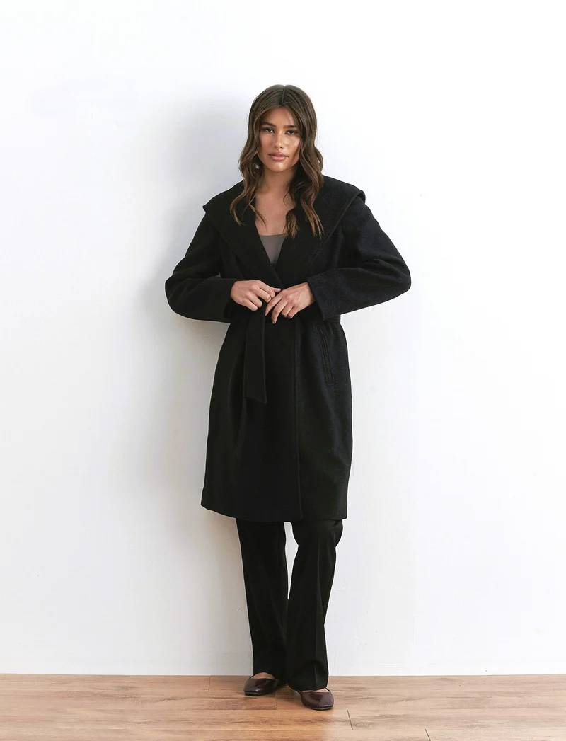 CAPPOTTO CON CAPPUCCIO E CINTA - Nero