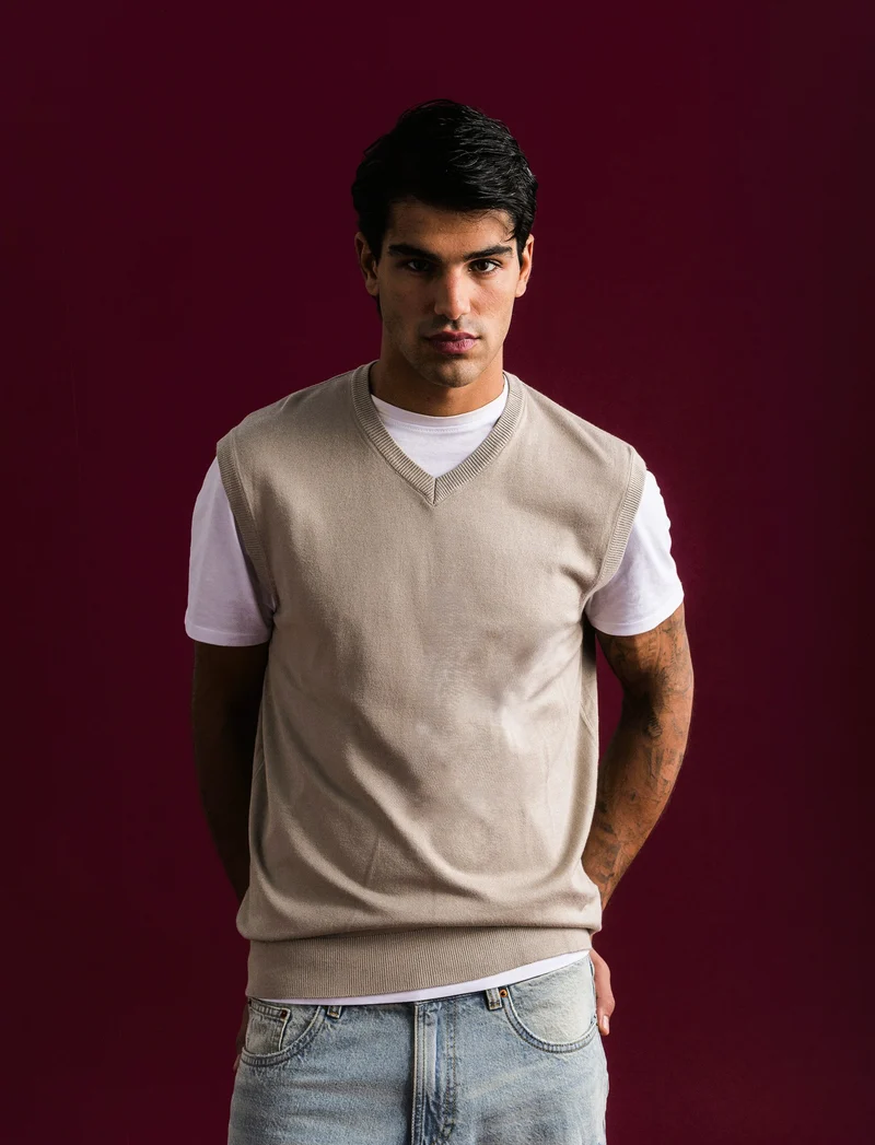MAGLIA SENZA MANICHE SCOLLO A V - Beige