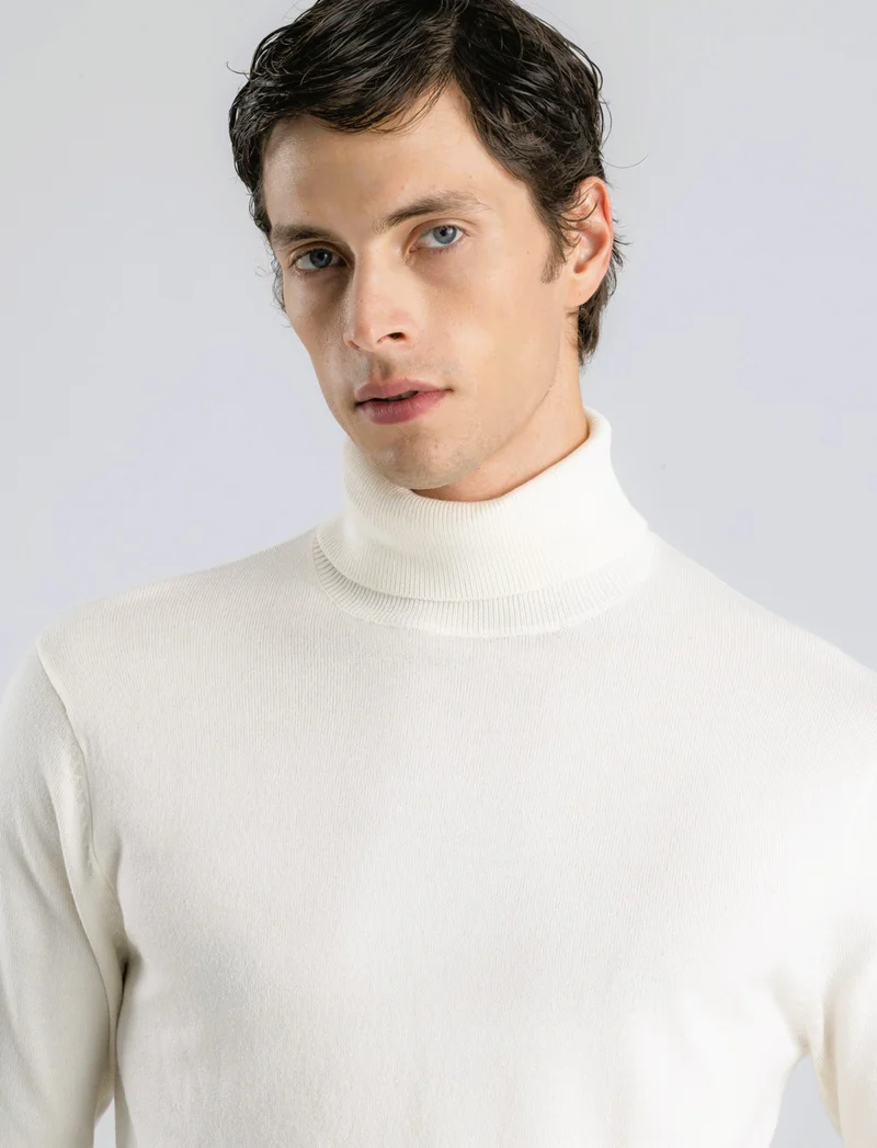 MAGLIA COLLO ALTO SLIM FIT - Bianco
