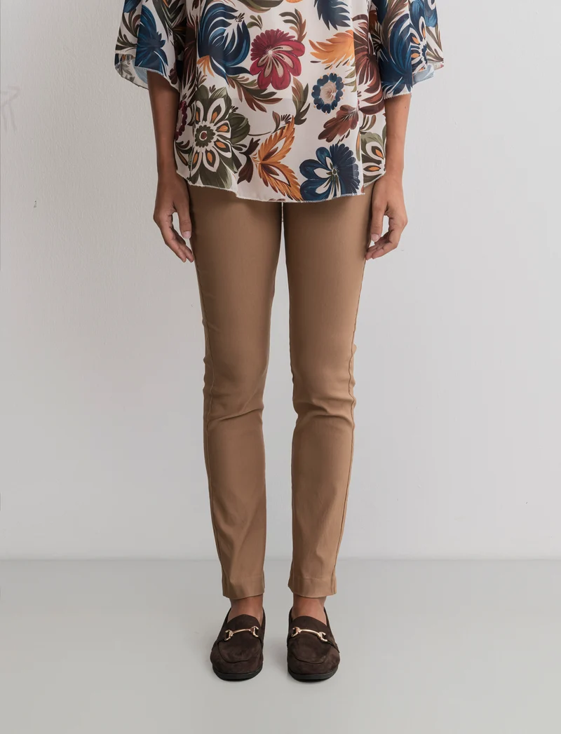 PANTALONE SLIM - Caramello