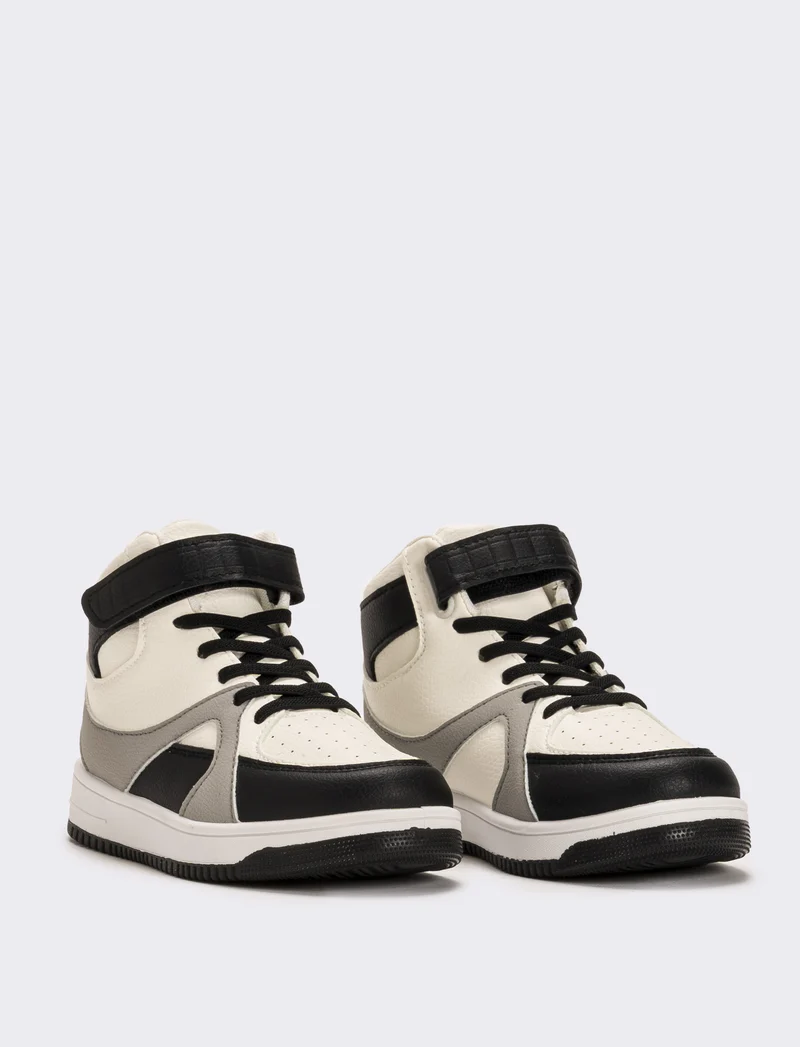 Sneakers a colllo alto con strappo da bambino - Bianco