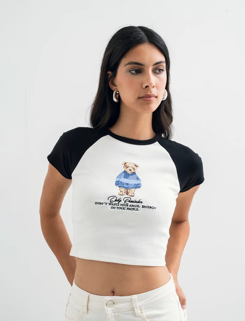 T-SHIRT CON RICAMO - var 2