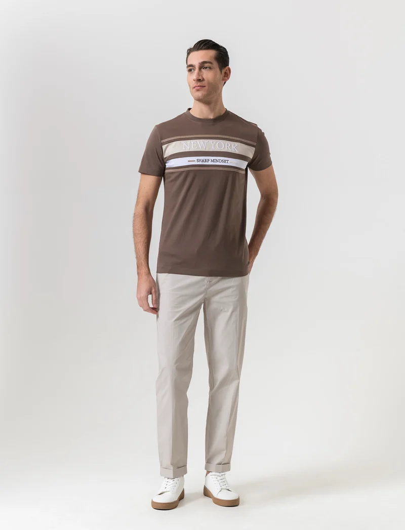 T-shirt con ricamo da uomo - Grigio fango