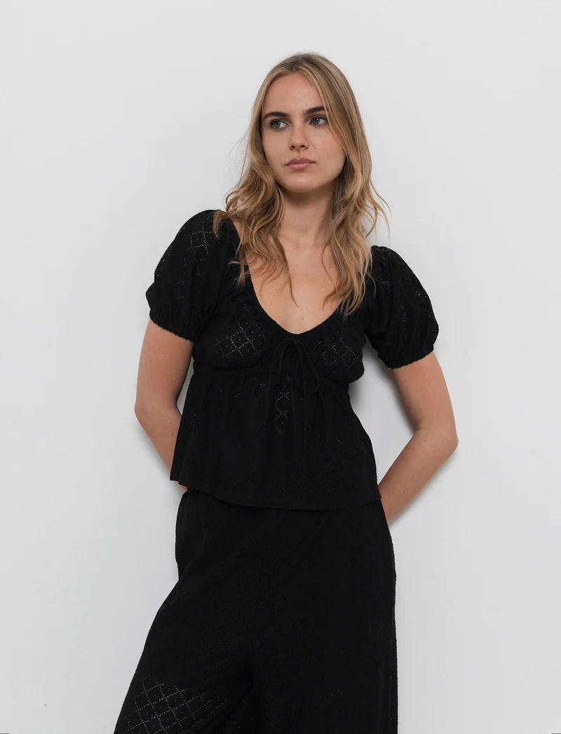 T-shirt con manica a sbuffo da donna - Nero
